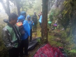 Jenazah Pendaki Gunung Ditemukan Terbungkus Tenda
