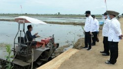 Jokowi Tinjau Lumbung Pangan dan Resmikan Bendungan di NTT