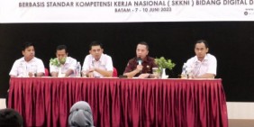 Kadis Kominfotiks Rohil Lolos Uji Kompetensi ICT Project Manager