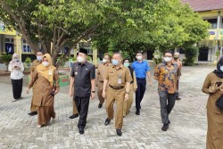 Kadisdik Dampingi Gubri Sidak Proses Pembelajaran Tatap Muka Terbatas