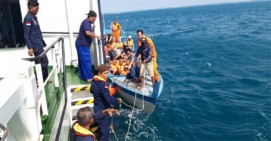 Kapal Feri Singapura Kandas Di Batam