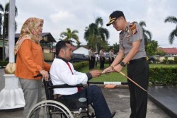 Kapolres Kampar Berikan Penghargaan Kepada Anggota Berprestasi dan Berdedikasi