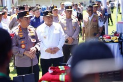 Kapolri Perkuat Penanganan Karhutla di Riau, Serahkan Alat Berat dan Peralatan Pendukung