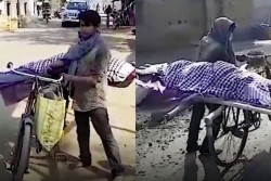 Karena Kasta Rendah, Remaja India Terpaksa Bawa Jasad Ibunya dengan Sepeda