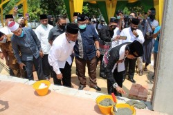 Kepala Kejari Kampar Daulat UAS Letakkan Batu Pertama Masjid di Lingkungan Kejari Kampar