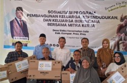 Kemendukbangga/BKKBN RI dan Komisi IX DPR RI Ajak Masyarakat Kampar Melek Isu Keluarga dan Stunting