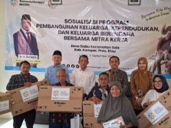 Kemendukbangga/BKKBN RI dan Komisi IX DPR RI Ajak Masyarakat Kampar Melek Isu Keluarga dan Stunting