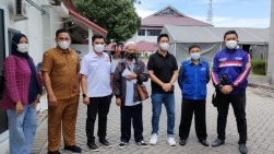 Ketua Karang Taruna Riau Jenguk Kader di RSUD Arifin Achmad