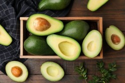 Kolesterol Tinggi? Ini 9 Buah yang Bisa Membantu Menurunkannya