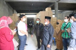 Komisi II DPRD Kota Pekanbaru Sidak Ke Gudang Miras, Terkejut Minol Kadaluarsa dan di atas 40%