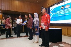 Korban Terorisme Cirebon dan Lamongan Terima Santunan