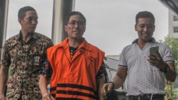 KPK Tahan Tersangka Penyuap Eks Bupati Cirebon Sunjaya