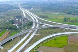 Kritik Jokowi, Faisal Basri: Tol Perlancar Mudik Iya, Logistik Nggak