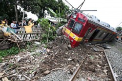 KRL Anjlok dan Terguling, Menhub Minta Maaf, Cukupkah?