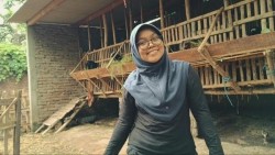 Kuliah Sambil Beternak Kambing, Auria Lulus UB dengan IPK 3,94