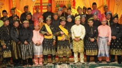 LAM Siak Beri Gelar Daruk Maulana Sukma Jaya kepada Ketua Majlis Syura PKS Dr. Salim