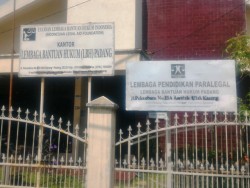 LBH Padang Minta Polri Ganti Rugi Korban Penganiyaan di Sumbar