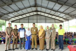 Lurah Lembah Damai Bawa Praja IPDN Sosialisasikan Sekolah Kedinasan ke SMP 6 Pekanbaru