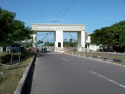 Mahasiswa Unimal Rakit Mesin Pemotong Rumput Energi Matahari