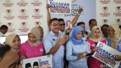Mantan Menteri Kabinet Kerja Nyanyi Jangan Lagi Pilih Jokowi dengan Emak-emak