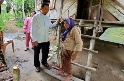 Melalui Program Rehab 1.000 Rumah, Syahrul Aidi Wujudkan Mimpi Nenek Hamida