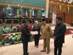 Melalui Sidang Paripurna, Pansus DPRD Riau Sampaikan LKPj Tahun 2018