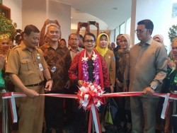 Menteri Yohana Resmikan Rumah Perlindungan Pekerja Perempuan di Lobam