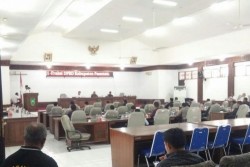 Minus Golkar, pimpinan definitif DPRD Pasaman Terbentuk
