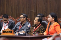 MK Menolak PHPU Partai Nasdem dan PDI P Provinsi Riau