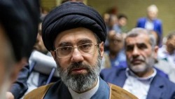Mojtaba Khamenei Perintahkan Iran Kurangi Ketergantungan Dolar di Tengah Sanksi AS