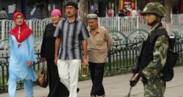 Muslim di China Dipaksa Makan Babi dan Minum Alkohol