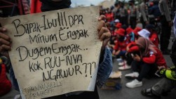 Naskah UU Cipta Kerja Berubah 1.187 Halaman, Pratikno Hanya Soal Format