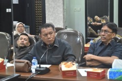 Pansus Tentang Ranperda Pajak Penerangan Jalan (PPJ) Gelar Rapat dengan Pemko Pekanbaru dan PLN