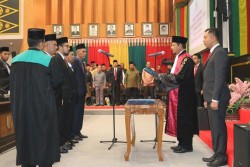 Pelantikan Empat Pimpinan DPRD Pekanbaru Periode 2019-2024 Berjalan Khidmat