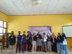Pelatihan Jurnalistik Forum Jurnalis Remaja Kampar Hadirkan Materi UU Pers dan UU ITE