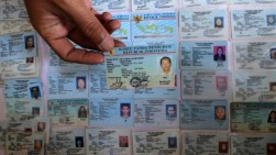 Pemerintah Disarankan Bedakan Warna KTP WNI dan WNA