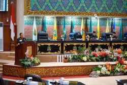 Pemprov Riau Serahkan Ranperda APBD 2025, Perkuat Akuntabilitas Keuangan Daerah