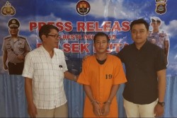 Penganiaya Istri  Ustadz Derry Sulaiman Menyerahkan Diri