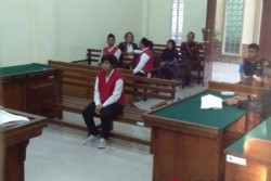 Perempuan Asal Riau Jalani Sidang Dua Kg Sabu-sabu di Lampung