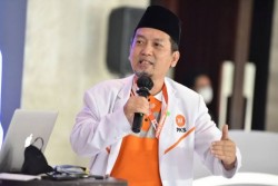 Perkuat Konsolidasi, Presiden PKS Sambangi Riau: Dari Temu Kader Hingga Nikmati Kue Talam Durian