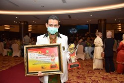 PKS Riau Terima Anugerah KI Riau Award 2020