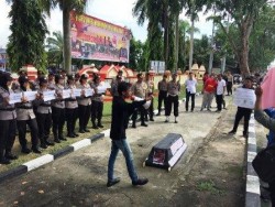 PMII Demo di Polres Karimun Bawa Keranda `September Berdarah`