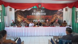 Polda Riau Mulai Ekspedisi Merah Putih Presisi, 1.000 Bendera dan Bansos Disalurkan di Okura