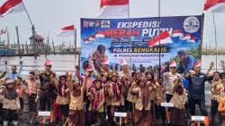 Polres Bengkalis Tanam 600 Mangrove di Pantai Madani, Bawa Misi Green Policing