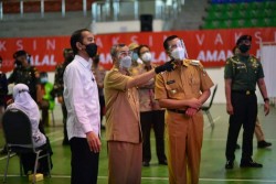 Presiden Jokowi Tinjau Pelaksanaan Vaksinasi Covid-19 di Kota Pekanbaru