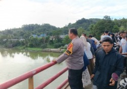 Pria Diduga Terjun dari Jembatan Rantau Berangin, Tim Gabungan Sisir Sungai Kampar