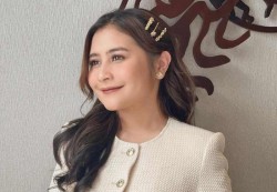 Prilly Latuconsina Nangis Baca Kado Spesial dari Omara Esteghlal, Isinya 30 Bab Penuh Kenangan