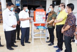 PSMTI–PPSWN Salurkan Bantuan Wastafel Portabel dan Sembako ke Pemkab Siak