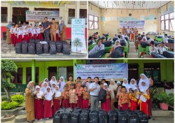 PT Musim Mas Salurkan 480 Paket Bantuan Pendidikan, Dapat Apresiasi dari Disdik Pelalawan