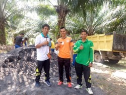 PT. Naga Mas Salurkan Bantuan Media Tanam di SMK 1 Tambusai